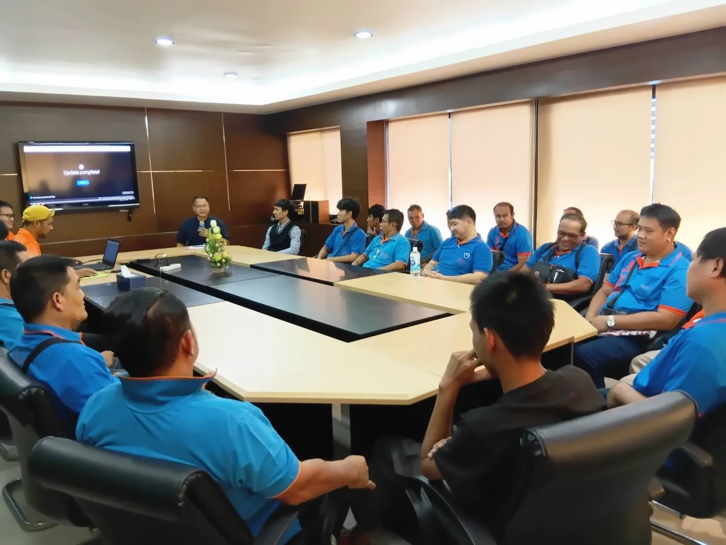 ประชุมทีมงานก่อนเริ่มงาน